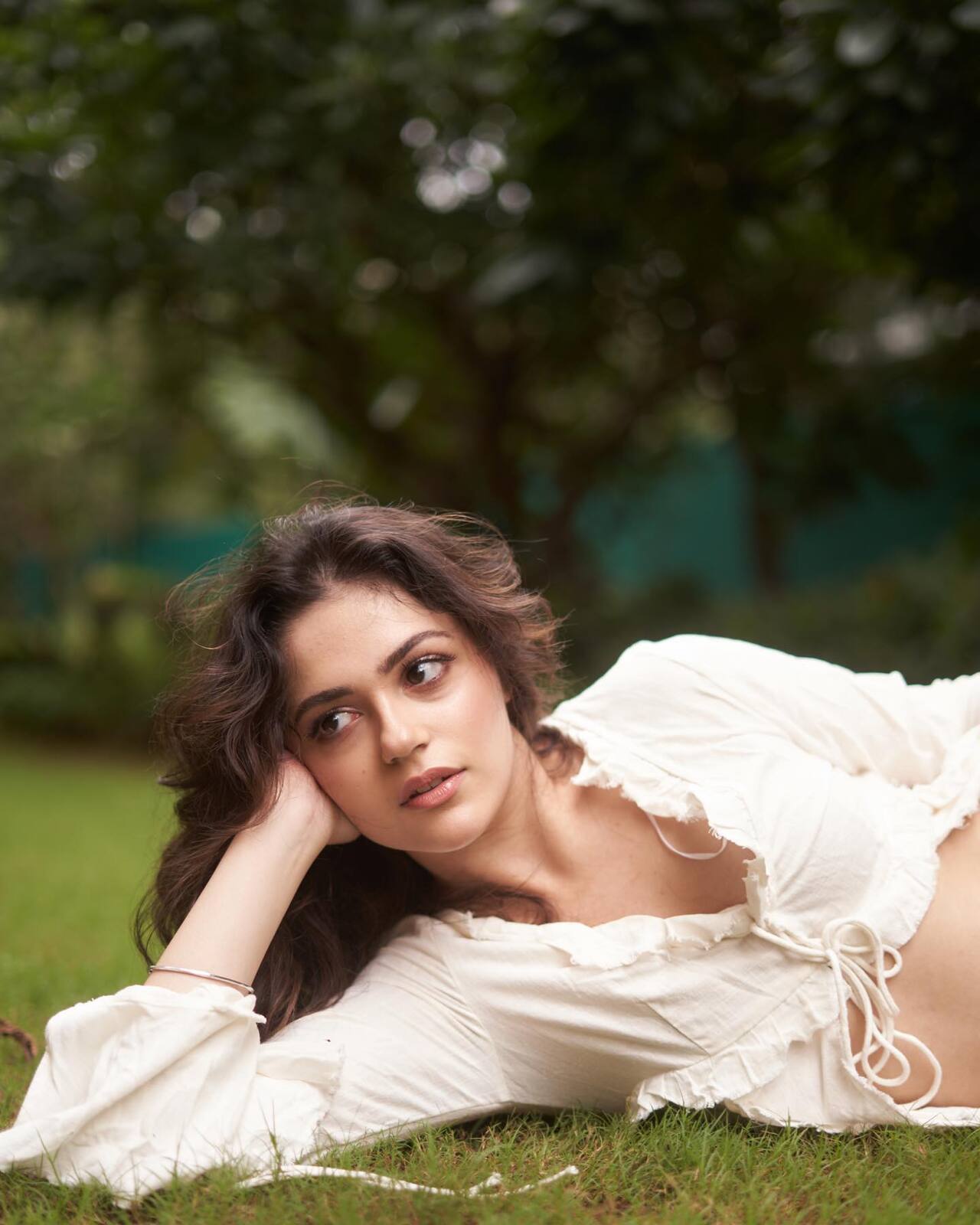 Aneet Padda's speculated LinkedIn profile made rounds on the discussion platform Reddit. On this professional platform, Aneet described herself as an ex-HR intern at Vistara Airlines.